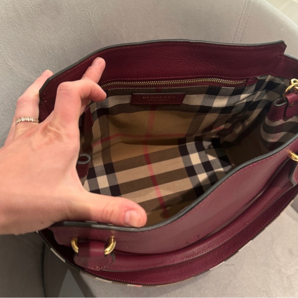 Burberry shoulder bag. - Picture 4 of 8